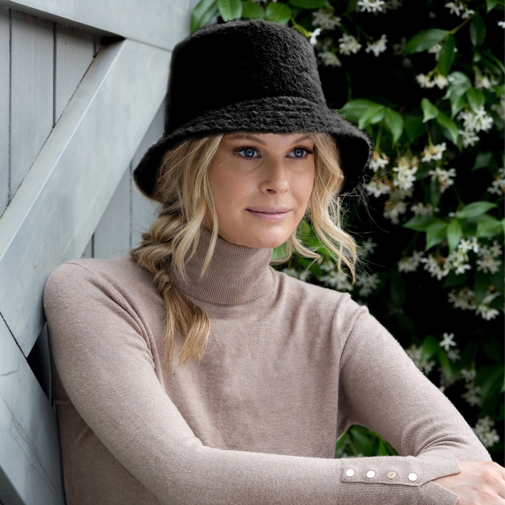 Alexandra Bucket